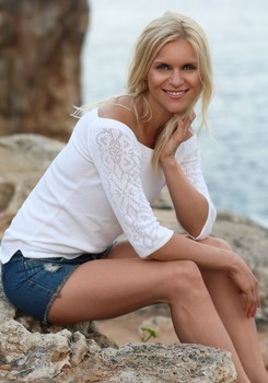 Anni H.