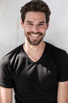 Tomas U.