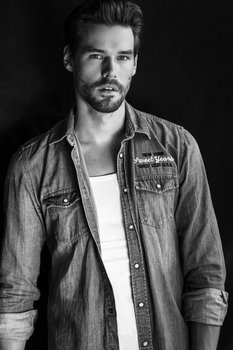 Tomas U.