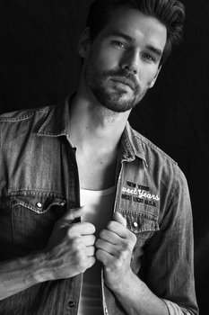Tomas U.