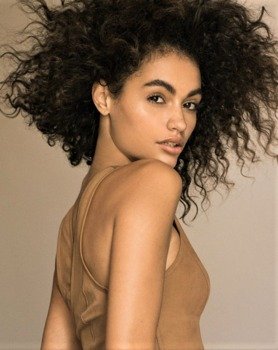 Lais F.