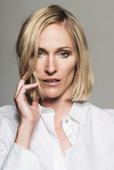 Lindsay S.