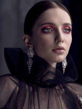 Elina K.