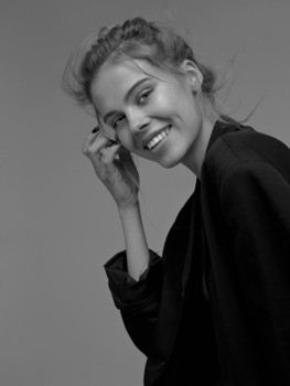 Anya  S.