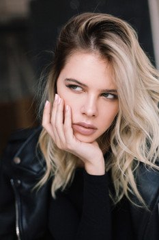 Anya  S.