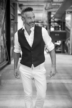 Alex R.