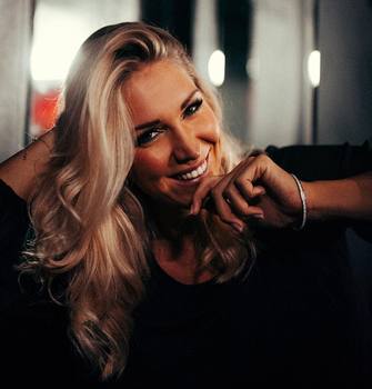 Anja J.