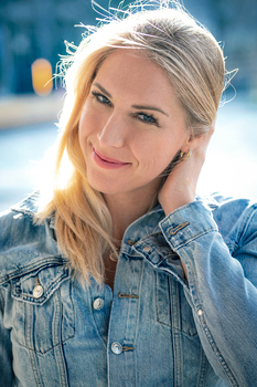 Anja J.