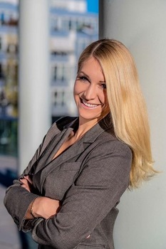 Anja J.