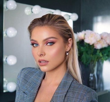 Vanessa B.