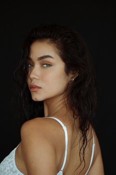 Thais B.