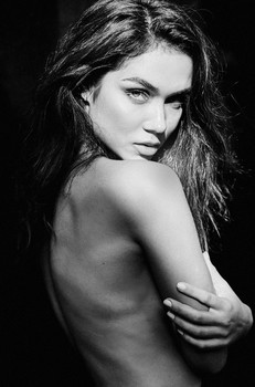 Thais B.