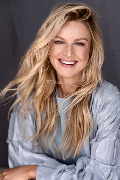 Melanie G.