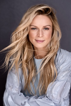 Melanie G.