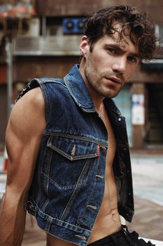 Darek W.