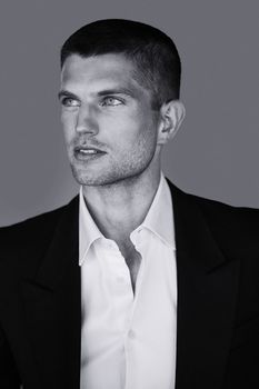 Oliver B.